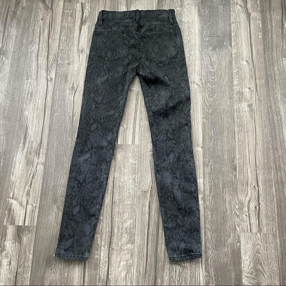 Revolve FRAME - Le Skinny Jeans De Jeanne Tonal Python - Picture 12 of 12